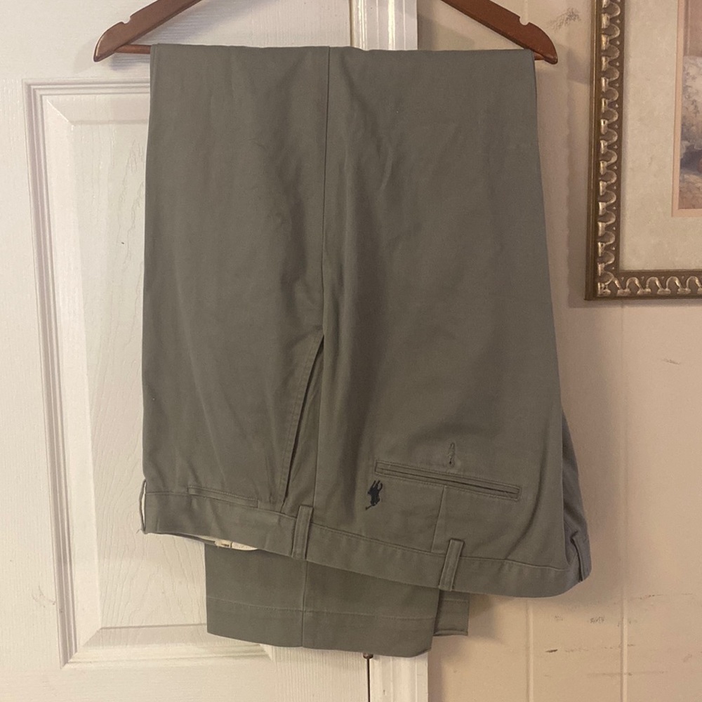 Men Polo Chinos Size 44B-30 good condition